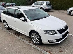 Weiß Gebraucht 2013 Skoda Octavia Ambition Kombi | 10.400 € (Fairer Preis)
