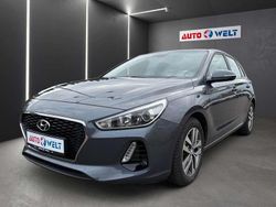 Grau Gebraucht 2017 Hyundai i30 Intro Edition Limousine | 9.990 € (Fairer Preis)