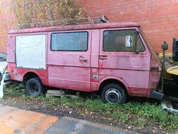 Rot Gebraucht 1976 VW LT Limousine | 950 €