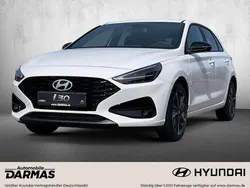 Weiß Gebraucht 2024 Hyundai i30 Advantage Limousine | 20.590 € (Guter Preis)
