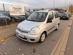 Silber Gebraucht 2003 Toyota Yaris Verso Sol Van / Kleinbus | 3.999 € (Fairer Preis)