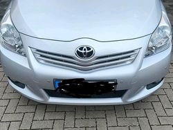 Silber Gebraucht 2012 Toyota Verso Van / Kleinbus | 10.500 € (Teuer)