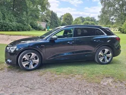 Schwarz Gebraucht 2019 Audi e-tron Advanced SUV | 37.900 € (Fairer Preis)