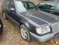 Grau Gebraucht 1994 Mercedes E230 Limousine | 1.950 €