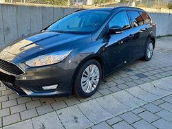 Grau Gebraucht 2015 Ford Focus Business Edition Kombi | 9.400 € (Fairer Preis)