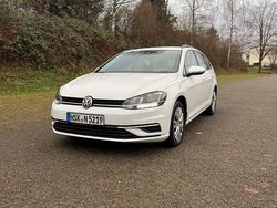Weiß Gebraucht 2017 VW Golf VII Trendline Kombi | 9.800 € (Superpreis)