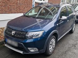 Blau Gebraucht 2017 Dacia Sandero Stepway Limousine | 7.500 € (Superpreis)