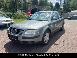 Grau Gebraucht 2003 VW Passat Comfortline Limousine | 2.899 € (Fairer Preis)