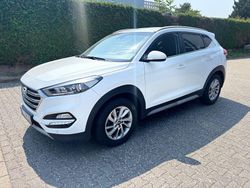 Weiß Gebraucht 2018 Hyundai Tucson Style SUV | 9.990 €