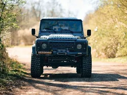 Grau Gebraucht 2010 Land Rover Defender SUV | 58.500 €
