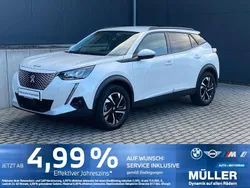 Weiß Gebraucht 2022 Peugeot e-2008 Allure SUV | 15.690 € (Superpreis)