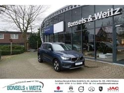 Blau metallic Gebraucht 2021 Volvo XC40 Momentum SUV | 24.880 € (Superpreis)