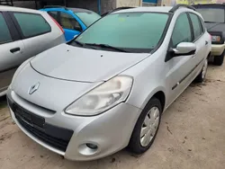 Silber Gebraucht 2009 Renault Clio II Expression Limousine | 1.998 € (Fairer Preis)