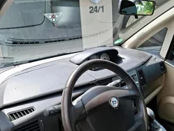 Schwarz Gebraucht 2007 Lancia Musa Van / Kleinbus | 2.220 € (Fairer Preis)