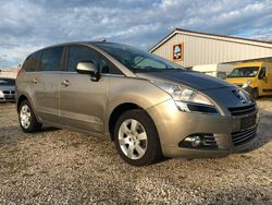 Braun Gebraucht 2010 Peugeot 5008 Premium Van / Kleinbus | 2.999 € (Guter Preis)