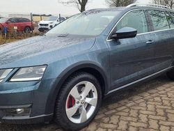 Grau Gebraucht 2017 Skoda Octavia Scout 4x4 Kombi | 11.200 € (Fairer Preis)