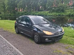 Schwarz Gebraucht 2002 Peugeot 206 Kleinwagen | 1.199 €