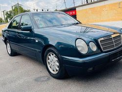 Grün Gebraucht 1999 Mercedes E240 Limousine | 7.900 € (Teuer)