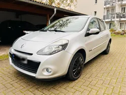 Silber Gebraucht 2011 Renault Clio III Limousine | 5.350 € (Fairer Preis)