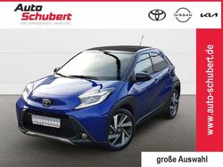 Juniper blue metallic/ night sky black Gebraucht 2022 Toyota Aygo X X-plore SUV | 16.990 €
