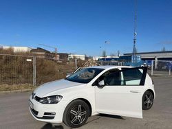 Weiß Gebraucht 2017 VW Golf VII Limousine | 12.950 € (Fairer Preis)