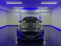 Grau Gebraucht 2017 Ford Focus ST-Line Limousine | 10.999 € (Fairer Preis)