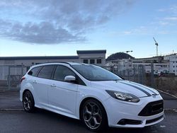 Weiß Gebraucht 2012 Ford Focus ST Kombi | 7.950 € (Fairer Preis)