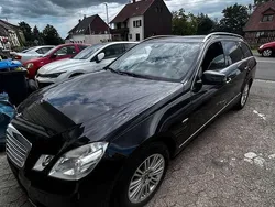 Schwarz Gebraucht 2010 Mercedes E350 Kombi | 6.150 €