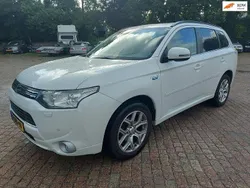 Grau Gebraucht 2013 Mitsubishi Outlander P-HEV Instyle SUV | 8.954 €