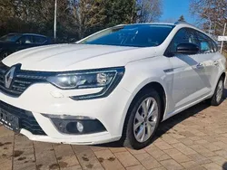 Weiß Gebraucht 2020 Renault Mégane IV LIMITED Limousine | 11.900 € (Guter Preis)