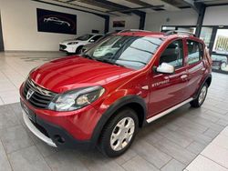 Rot Gebraucht 2012 Dacia Sandero Stepway Limousine | 5.450 €