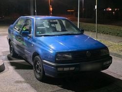 Blau Gebraucht 1996 VW Vento Limousine | 2.000 € (Guter Preis)