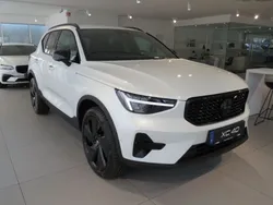 Schwarz Neu 2025 Volvo XC40 Plus SUV | 46.970 €