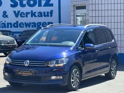 Blau Gebraucht 2017 VW Touran Comfortline Van / Kleinbus | 13.800 € (Guter Preis)