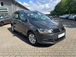 Grau Gebraucht 2019 VW Sharan Comfortline Van / Kleinbus | 19.900 € (Fairer Preis)