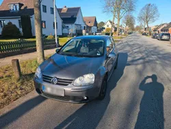 Silber Gebraucht 2007 VW Golf V Limousine | 3.500 €