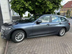 Grau Gebraucht 2021 BMW 318 Kombi | 28.500 € (Fairer Preis)