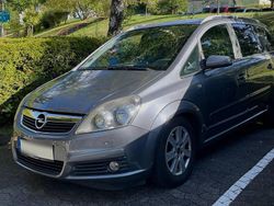 Grau Gebraucht 2007 Opel Zafira Van / Kleinbus | 3.000 € (Etwas zu teuer)