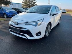 Weiß Gebraucht 2016 Toyota Avensis Executive Kombi | 4.950 € (Superpreis)
