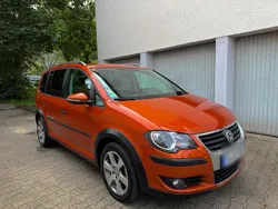 Orange Gebraucht 2009 VW Touran Cross Van / Kleinbus | 4.400 € (Superpreis)