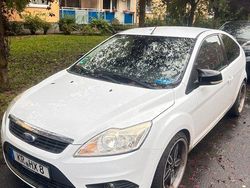 Weiß Gebraucht 2011 Ford Focus Style Limousine | 4.999 € (Etwas zu teuer)