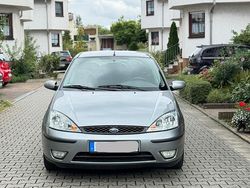 Grau Gebraucht 2004 Ford Focus Kleinwagen | 2.450 € (Teuer)