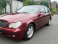 Rot Gebraucht 2001 Mercedes C200 Classic Limousine | 5.850 € (Teuer)