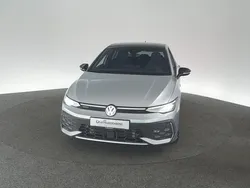 Silber Gebraucht 2024 VW Golf VIII GTI Limousine | 38.910 € (Fairer Preis)