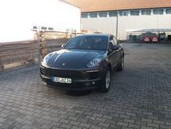 Grau Gebraucht 2017 Porsche Macan SUV | 39.900 € (Etwas zu teuer)