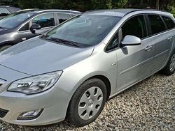 Silber Gebraucht 2011 Opel Astra Design Edition Kombi | 5.900 € (Fairer Preis)