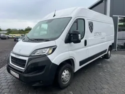 Weiß Gebraucht 2023 Peugeot Boxer Premium Van | 26.980 € (Etwas zu teuer)