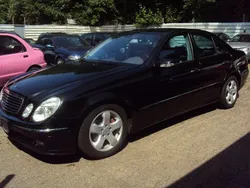 Schwarz/baltic black Gebraucht 2002 Mercedes E220 Avantgarde Limousine | 1.749 € (Superpreis)