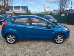 Blau Gebraucht 2013 Ford Fiesta Kleinwagen | 4.900 € (Guter Preis)