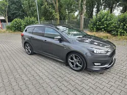 Grau Gebraucht 2017 Ford Focus ST-Line Kombi | 9.500 € (Fairer Preis)